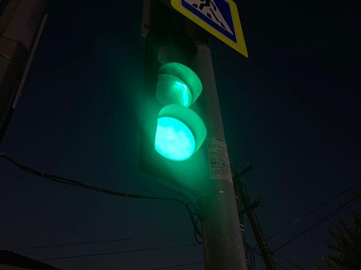 В Таганроге из-за замены кабеля не будет работать светофор на перекрестке Ломакина и Смирновского