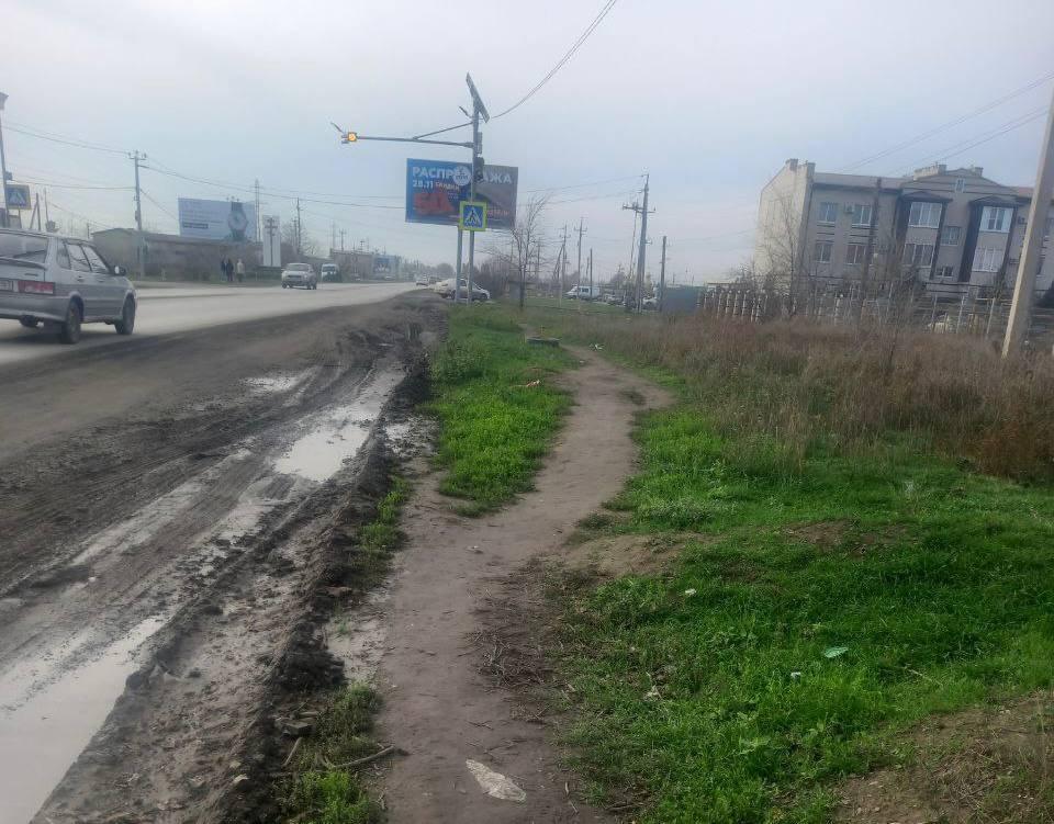 Жители улиц рядом с Мариупольским шоссе в Таганроге просят поставить светофор