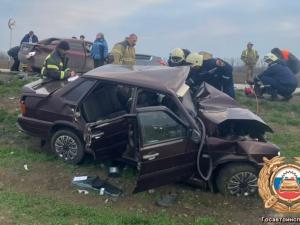 В жесткой аварии под Таганрогом пострадали три человека