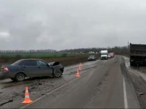 Под Таганрогом водитель грузовика спровоцировал смертельное ДТП