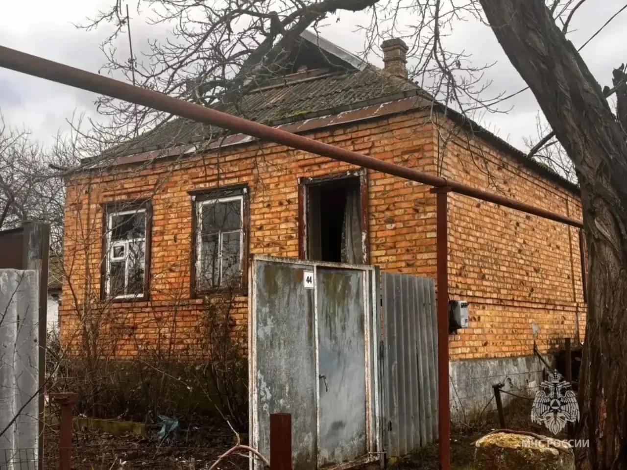 Под Таганрогом неисправная проводка оставила пожилого мужчину без половины дома