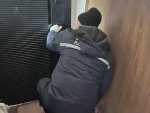 В Неклиновском районе спасли трехлетнего ребенка, запертого в квартире