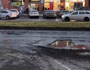 Яма на яме: Улицы Таганрога превратились в минное поле после потепления
