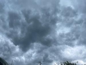 Один человек погиб и  восемь пострадали: Что известно о ночной атаке БПЛА на Таганрог