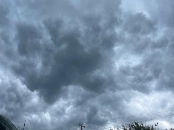 Один человек погиб и  восемь пострадали: Что известно о ночной атаке БПЛА на Таганрог