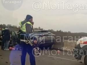 Адские пробки сковали движение на трассе Ростов-Таганрог из-за жестких аварий