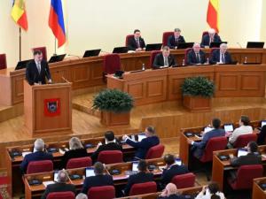 Губернатор Ростовской области выступил с отчетом перед депутатами Заксобрания