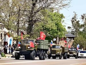 В Таганроге прошел автопробег в День Победы