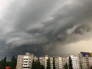 Жителей Таганрога предупредили о ливнях, граде и сильном ветре до 21 июня